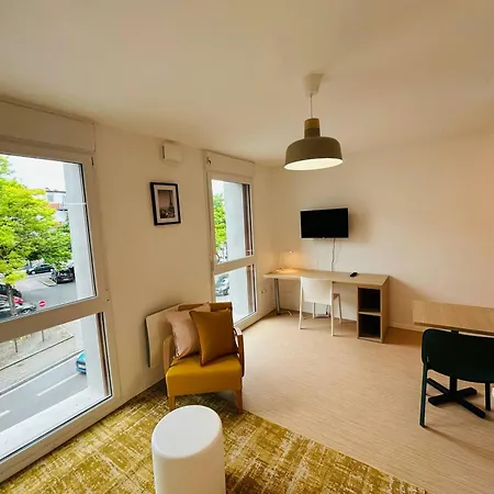 We Live In R - 202 - Cathedrale Реймс