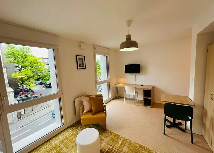 We Live In R - 202 - Cathedrale Реймс