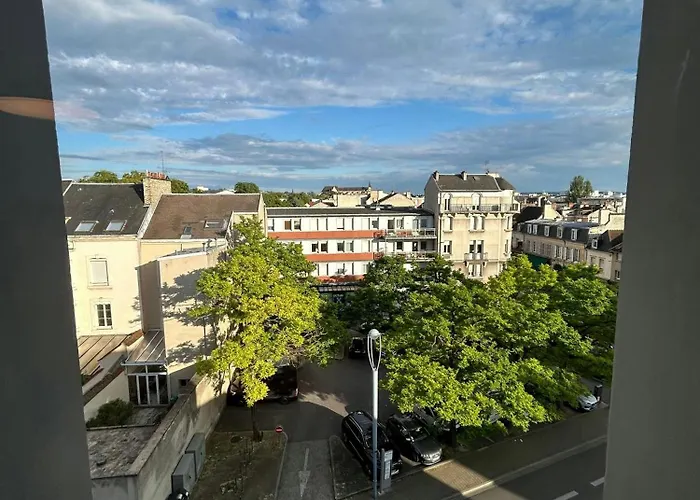 We Live In R - 202 - Cathedrale Реймс